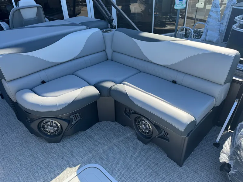 Slide: The Image of Avalon Venture 85 Rear Fish - 23' 2025 - 16