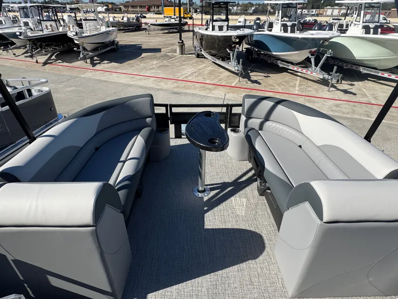 Slide: The Image of Avalon Venture 85 Rear Fish - 23' 2025 - 18