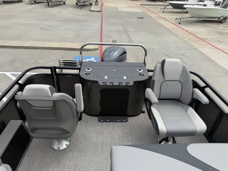 Slide: The Image of Avalon Venture 85 Rear Fish - 23' 2025 - 20