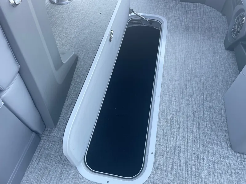 Slide: The Image of Avalon Venture 85 Quad Fish - 23' 2025 - 18