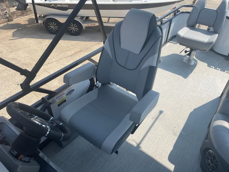 Slide: The Image of Avalon Venture 85 Quad Fish - 23' 2025 - 23