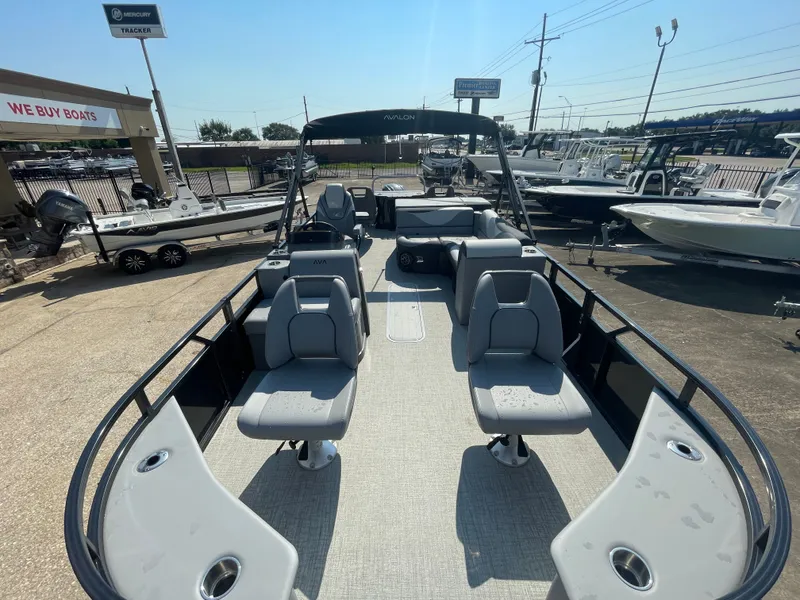 Slide: The Image of Avalon Venture 85 Quad Fish - 23' 2025 - 10