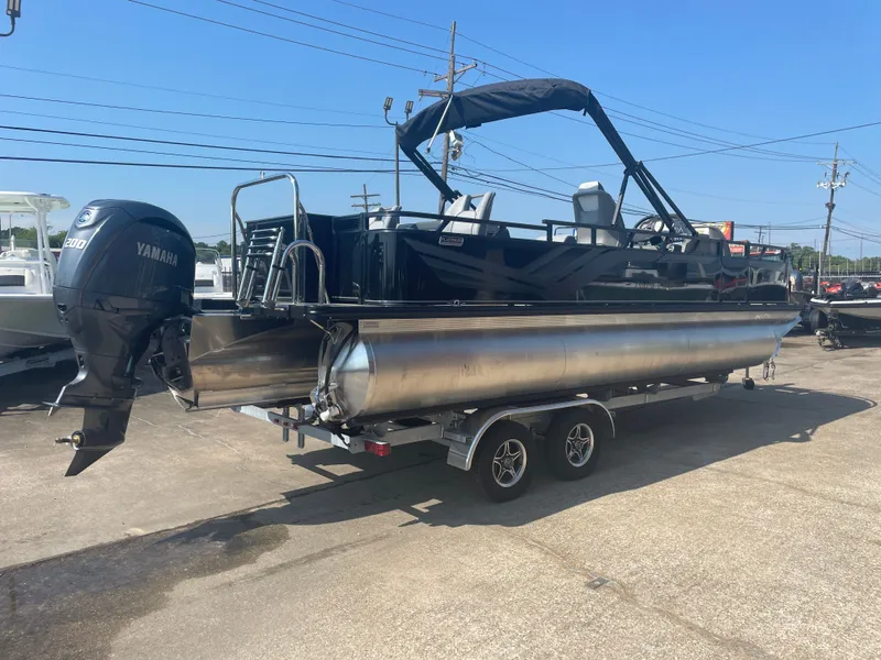 Slide: The Image of Avalon Venture 85 Quad Fish - 23' 2025 - 8