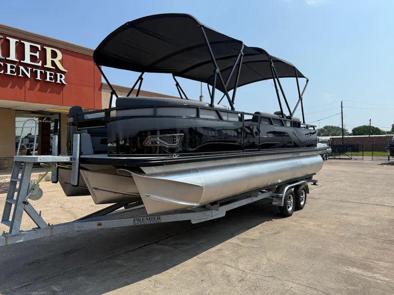 Slide: The Image of Avalon Venture 85 Rear Fish - 23' 2025 - 3