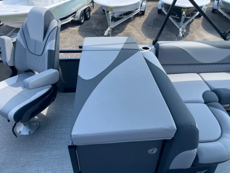 Slide: The Image of Avalon Venture 85 Rear Fish - 23' 2025 - 11