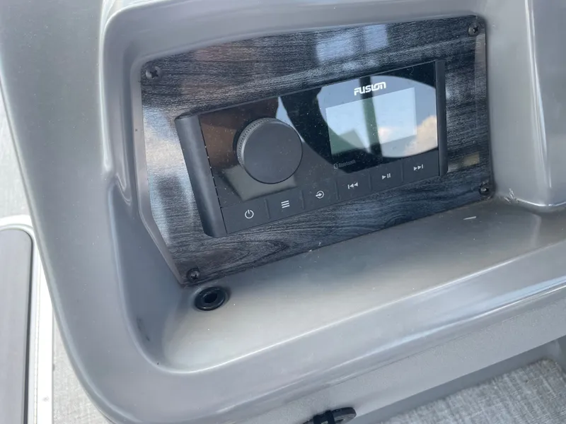 Slide: The Image of Avalon Venture 85 Rear Fish - 23' 2025 - 16