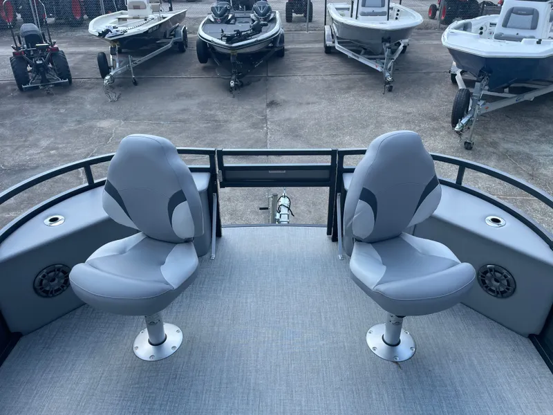 Slide: The Image of Avalon Venture 85 Rear Fish - 23' 2025 - 27