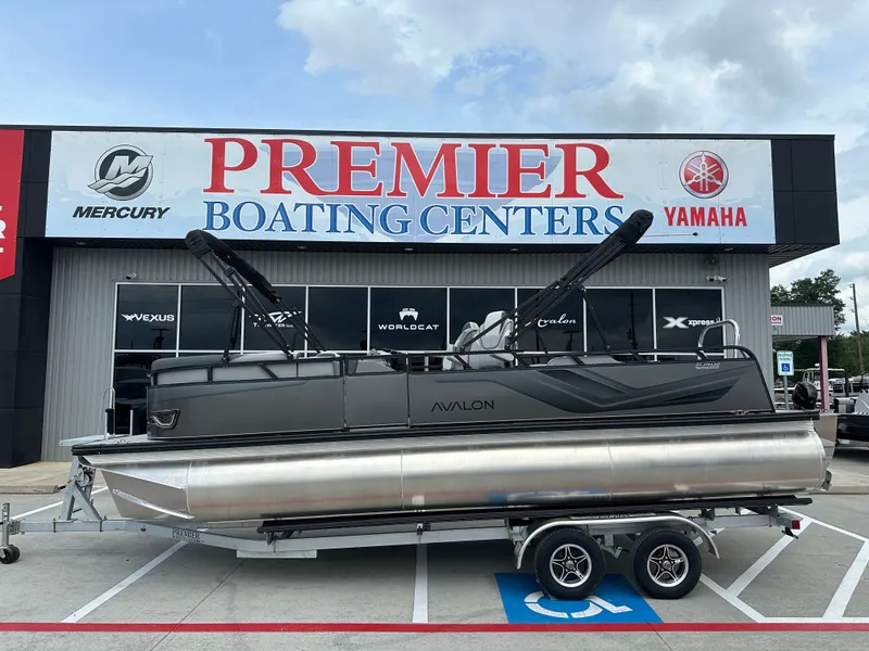 The Image of Avalon Venture 85 Versatile Rear Bench - 23' 2025 - 1