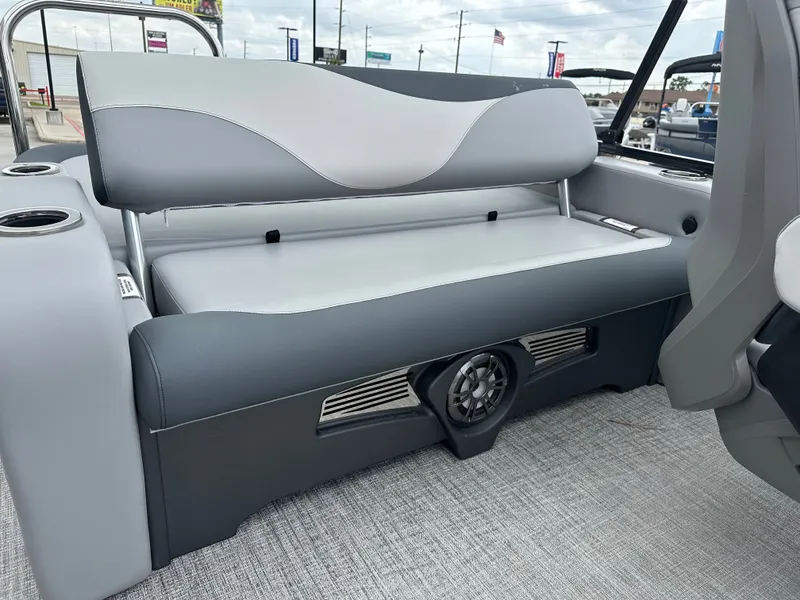 Slide: The Image of Avalon Venture 85 Versatile Rear Bench - 23' 2025 - 25