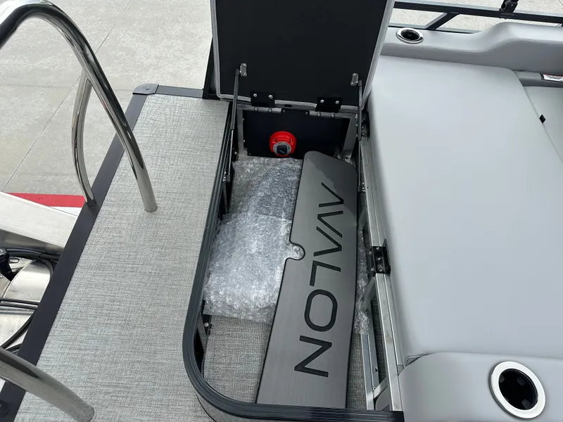 Slide: The Image of Avalon Venture 85 Versatile Rear Bench - 23' 2025 - 30