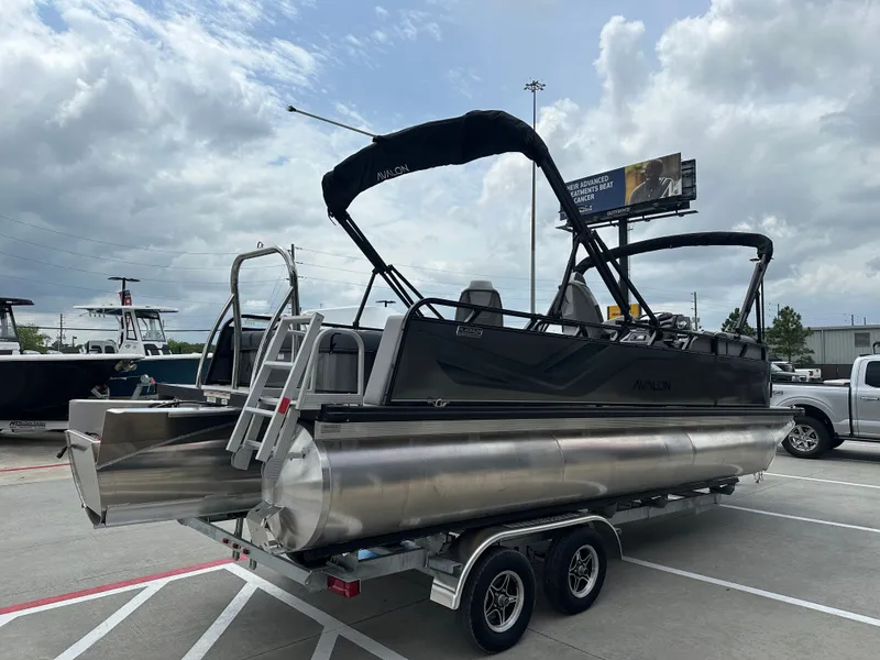 Slide: The Image of Avalon Venture 85 Versatile Rear Bench - 23' 2025 - 8