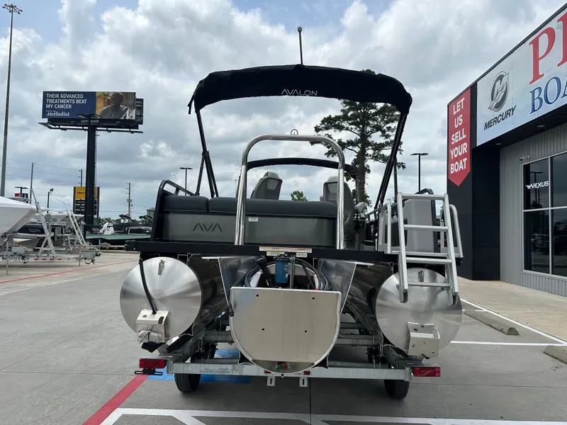 Slide: The Image of Avalon Venture 85 Versatile Rear Bench - 23' 2025 - 9