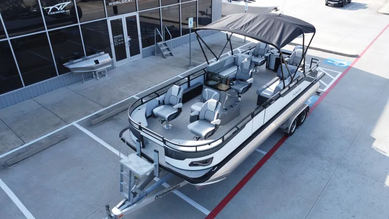 Slide: The Image of Avalon Venture 85 Center Console Fish - 23' 2025 - 15