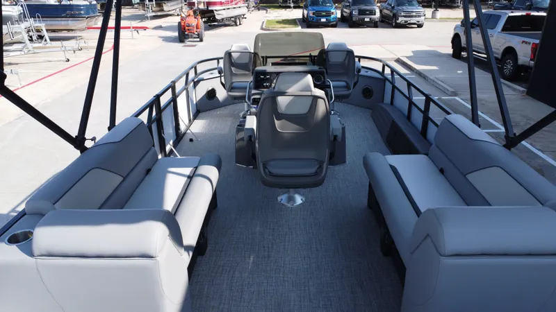 Slide: The Image of Avalon Venture 85 Center Console Fish - 23' 2025 - 28