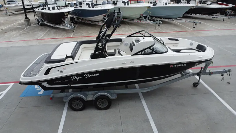 Slide: The Image of Bayliner VR6 2021 - 14