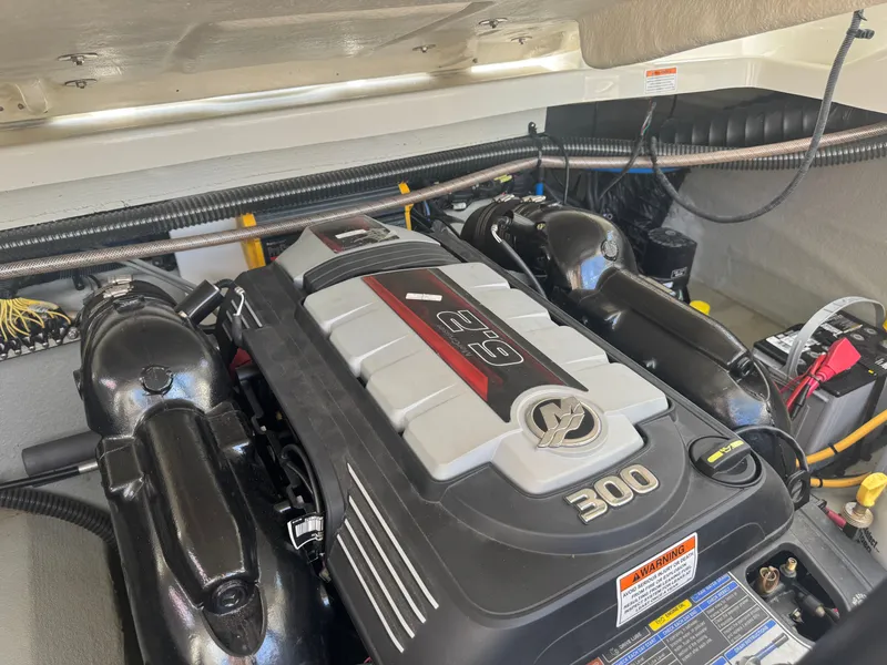 Slide: The Image of Crownline Boats 265 SS 2020 - 35