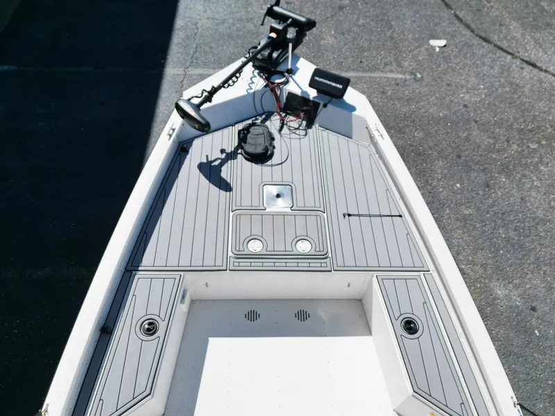 Slide: The Image of G3 Bay 20 DLX 2015 - 15