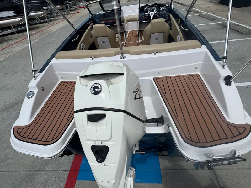 Slide: The Image of Glastron GT 180 2016 - 11