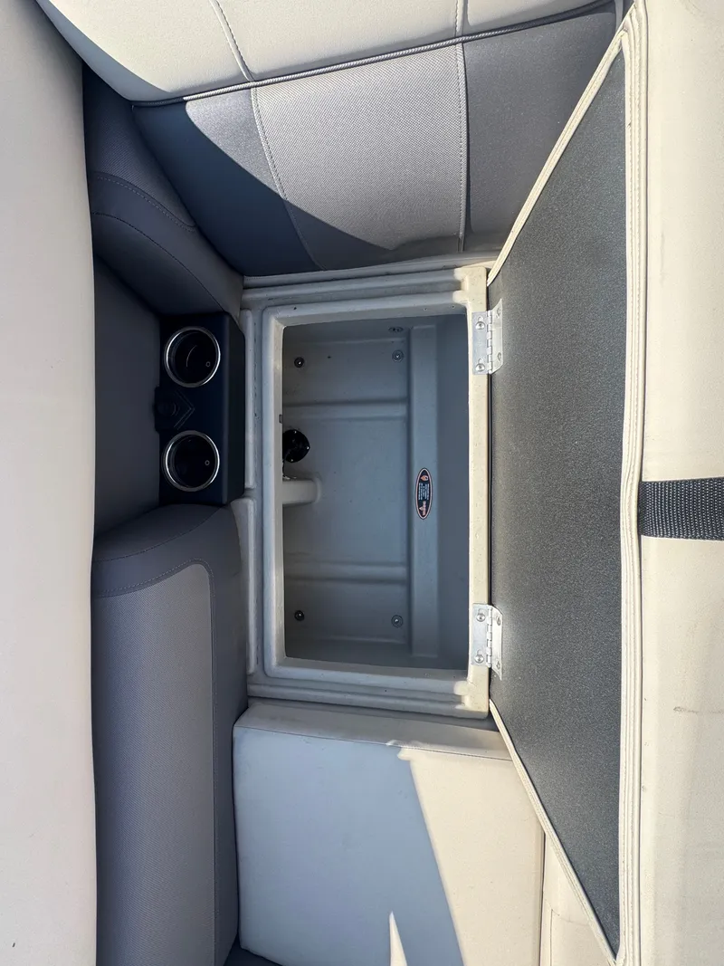 Slide: The Image of Harris Cruiser 210 2023 - 13