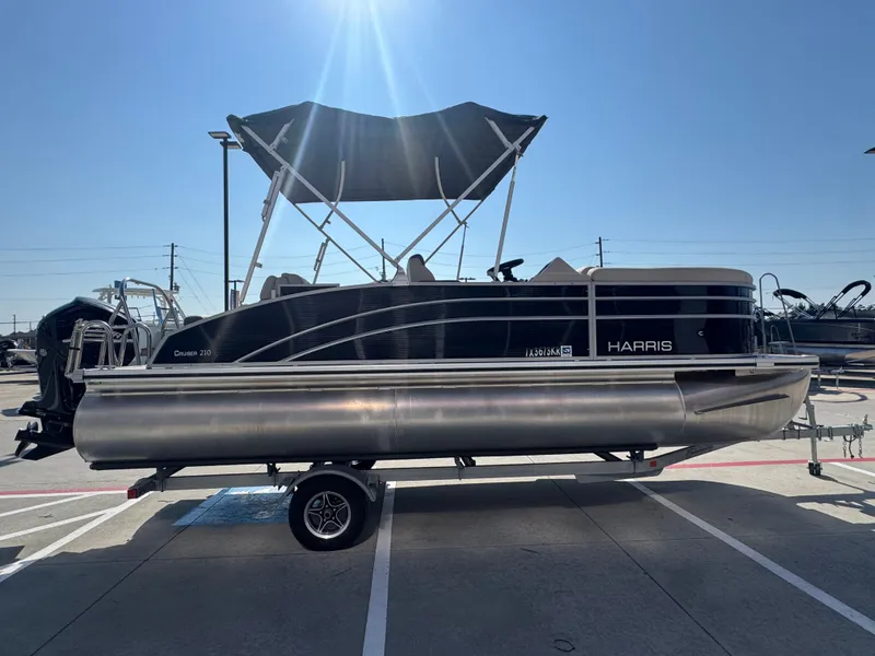 Slide: The Image of Harris Cruiser 210 2023 - 28