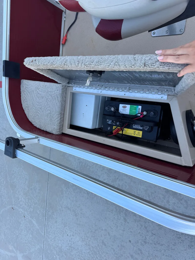 Slide: The Image of Lowe SF 214 Sport Fish 2015 - 10