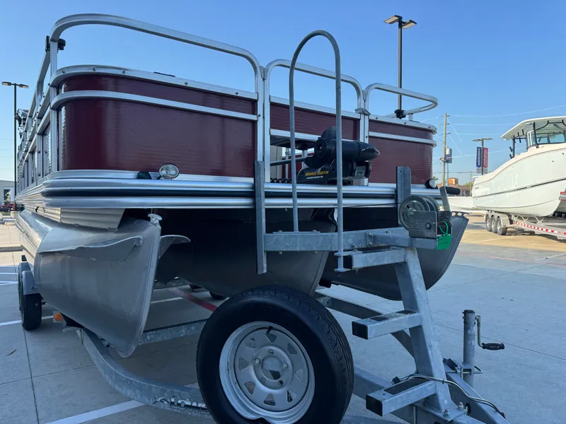 Slide: The Image of Lowe SF 214 Sport Fish 2015 - 5