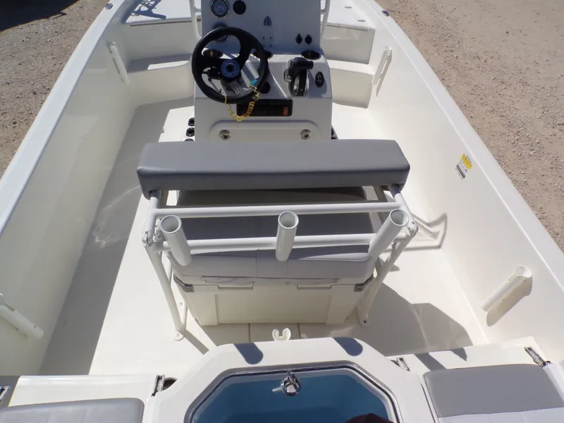 Slide: The Image of Mako Pro Skiff 19 CC 2023 - 24