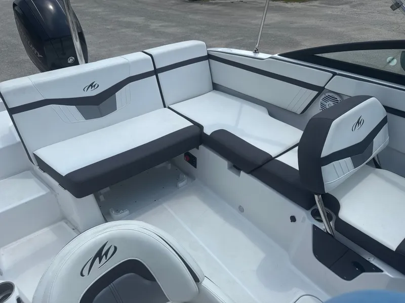 Slide: The Image of Monterey M-205 2019 - 12