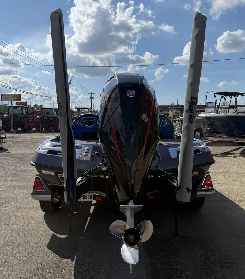 Slide: The Image of Ranger Z521R 2023 - 9