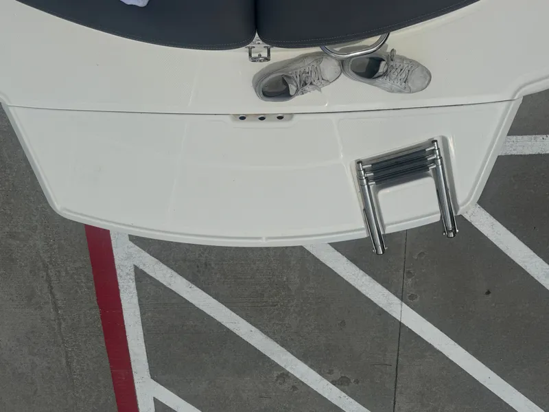 Slide: The Image of Sea Ray 185 Sport 2011 - 27