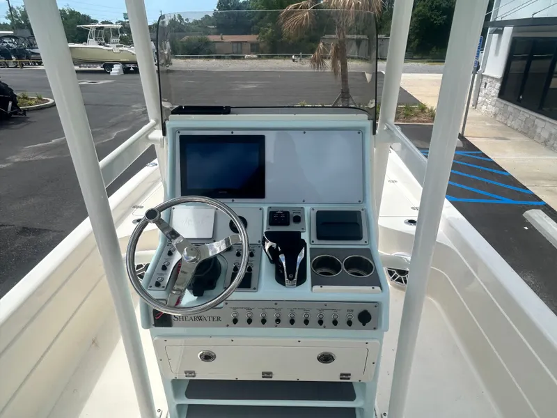 Slide: The Image of Shearwater 25 LTZ 2024 - 10