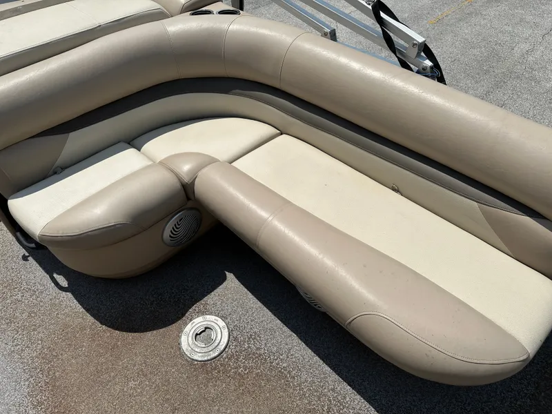 Slide: The Image of Sun Tracker Fishin' Barge 22 DLX 2016 - 8