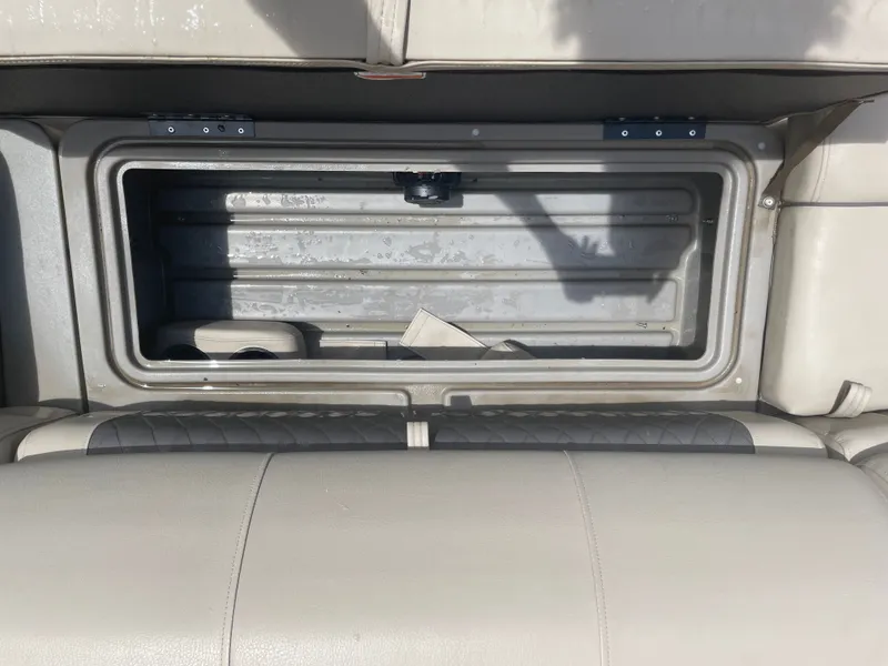 Slide: The Image of Sun Tracker SportFish 20 DLX 2024 - 15