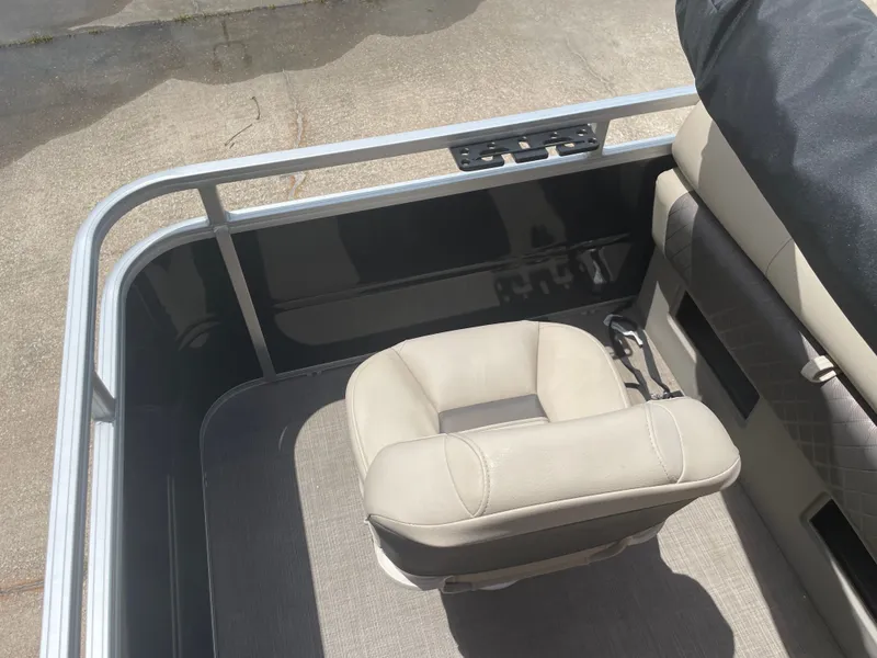 Slide: The Image of Sun Tracker SportFish 20 DLX 2024 - 28