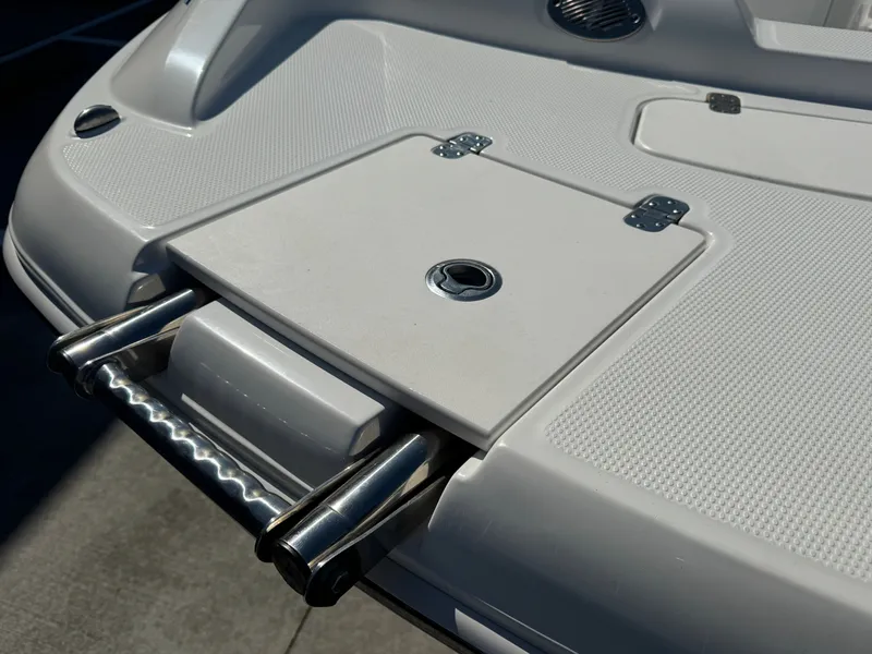 Slide: The Image of Tahoe 2150 CC 2020 - 10