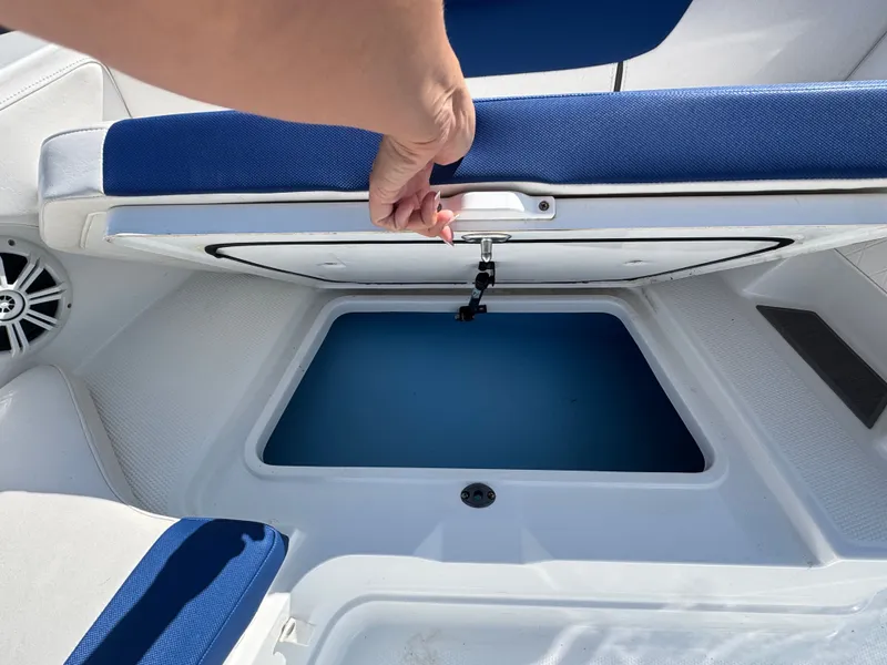 Slide: The Image of Tahoe 2150 CC 2020 - 20