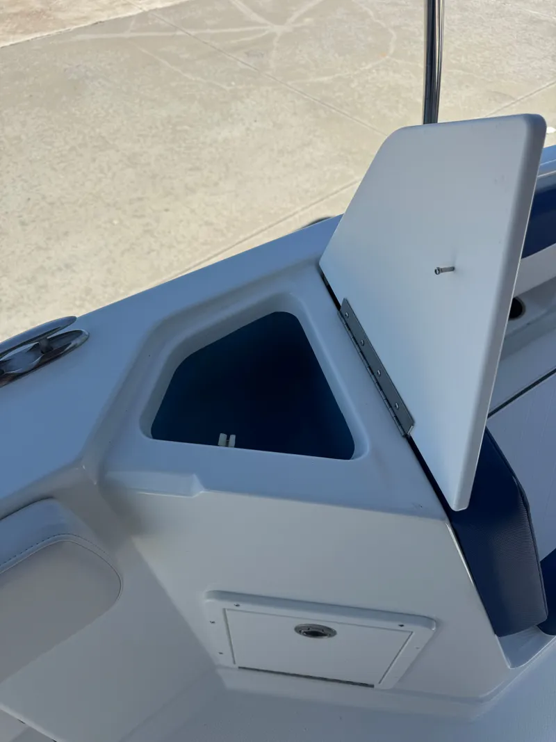 Slide: The Image of Tahoe 2150 CC 2020 - 30