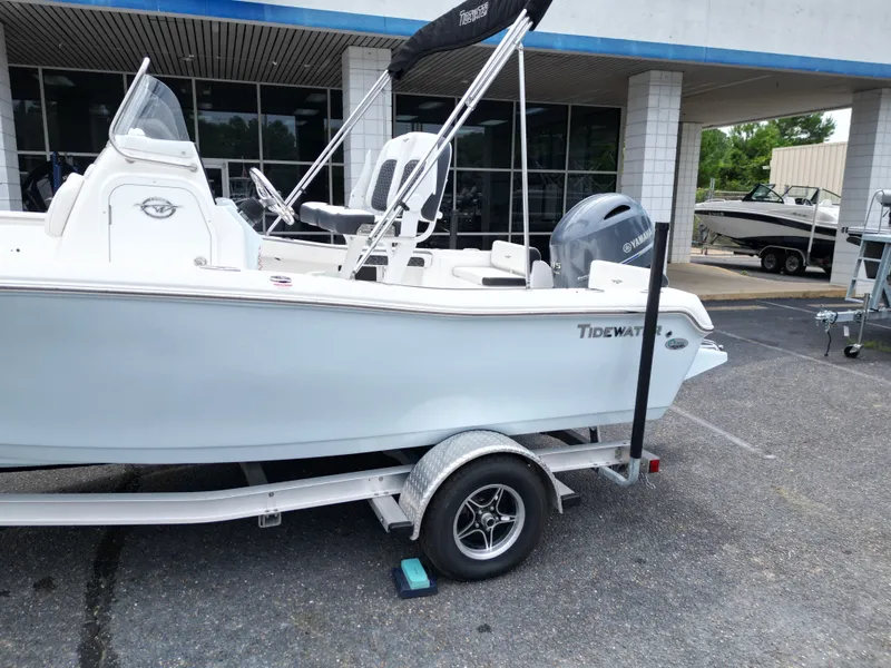 Slide: The Image of Tidewater 198 CC Adventure 2025 - 17