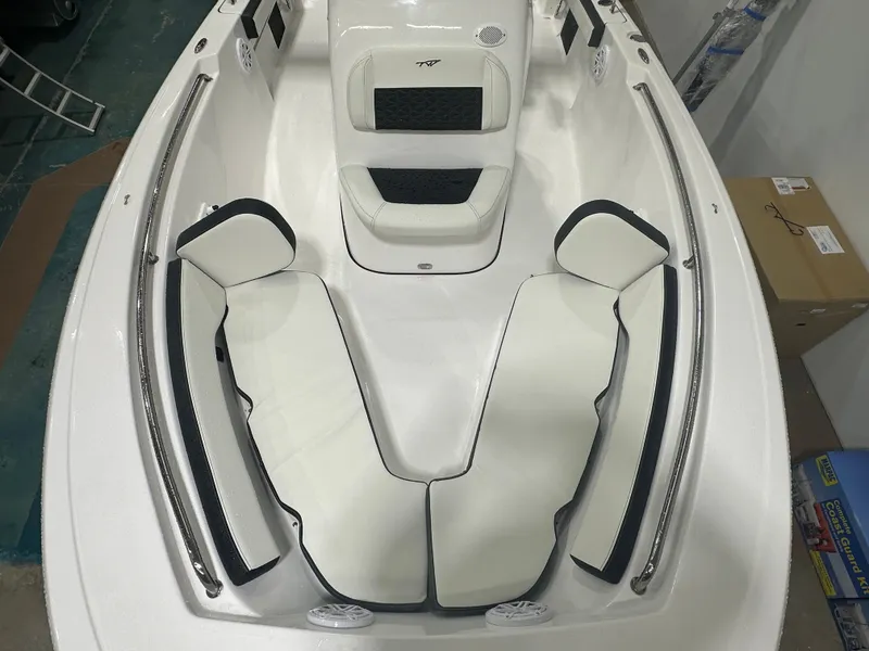 Slide: The Image of Tidewater 198 CC Adventure 2025 - 47