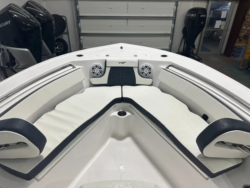 Slide: The Image of Tidewater 210 CC Adventure 2025 - 35