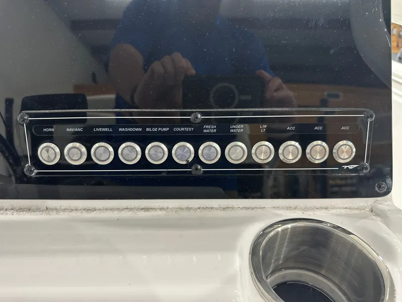 Slide: The Image of Tidewater 210 CC Adventure 2025 - 21