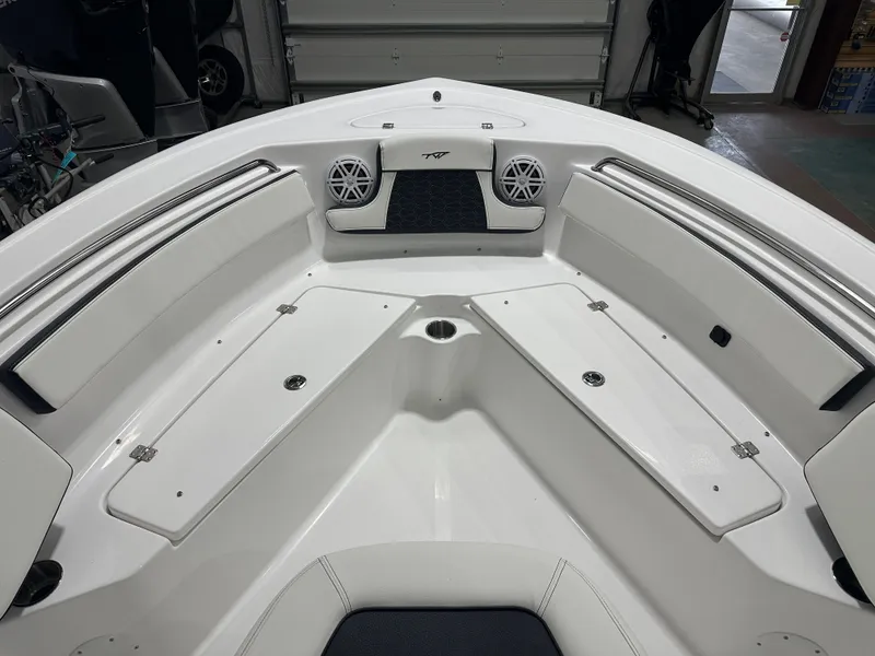 Slide: The Image of Tidewater 210 CC Adventure 2025 - 31