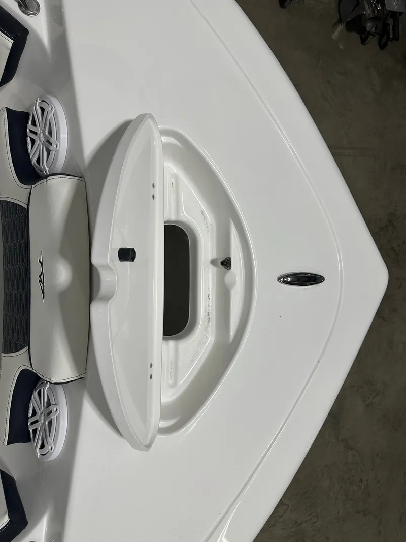 Slide: The Image of Tidewater 210 CC Adventure 2025 - 33