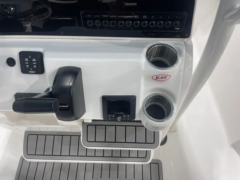 Slide: The Image of Tidewater 210 LXF 2025 - 19