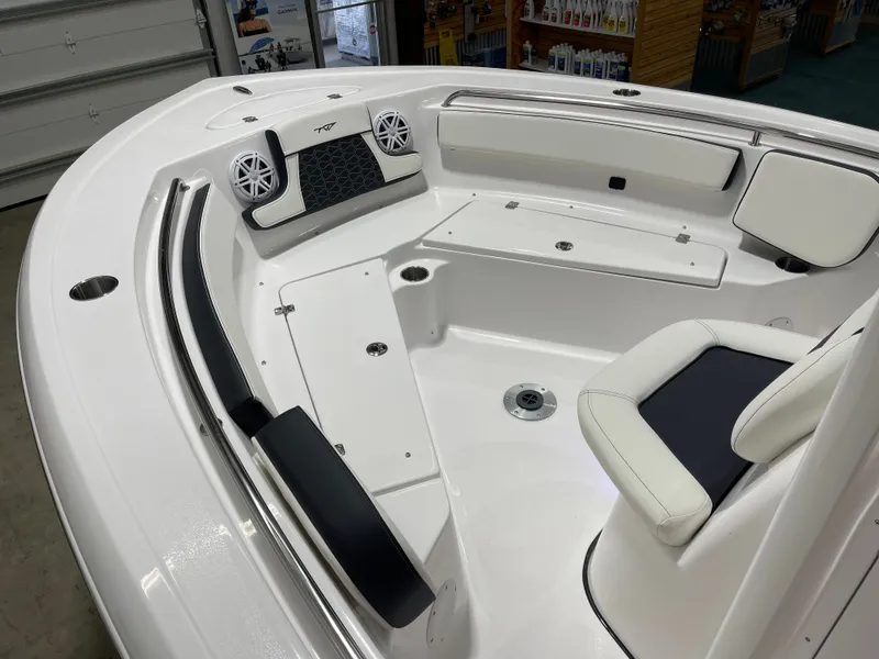 Slide: The Image of Tidewater 210 LXF 2025 - 20