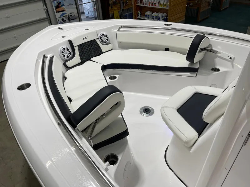 Slide: The Image of Tidewater 210 LXF 2025 - 22