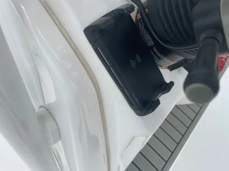 Slide: The Image of Tidewater 2110 Bay Max 2025 - 21