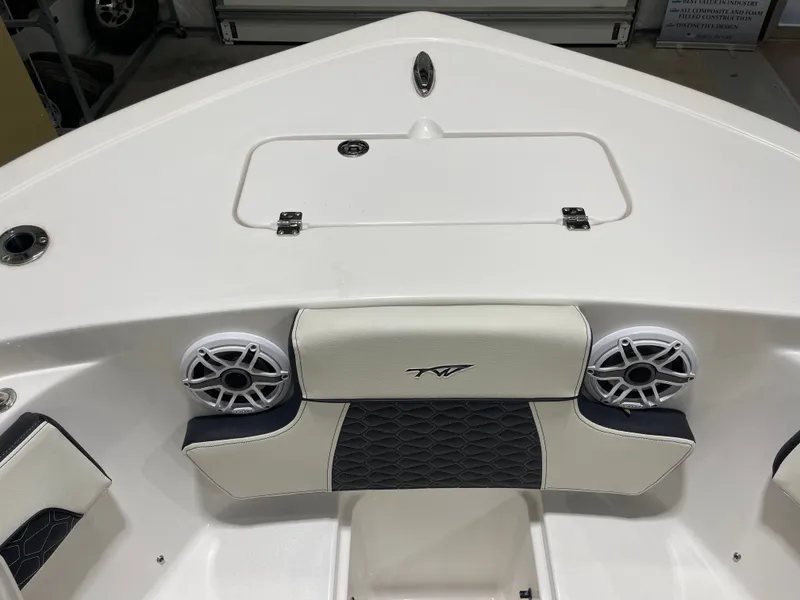 Slide: The Image of Tidewater 220 LXF 2025 - 32