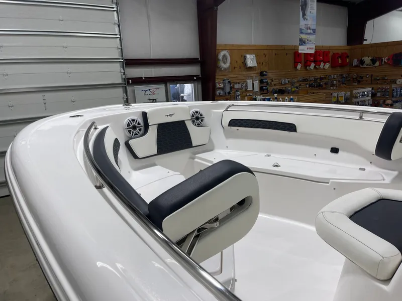 Slide: The Image of Tidewater 220 LXF 2025 - 7