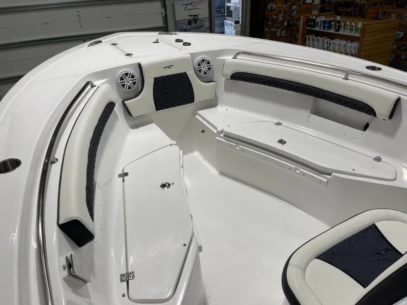 Slide: The Image of Tidewater 232 LXF 2025 - 24